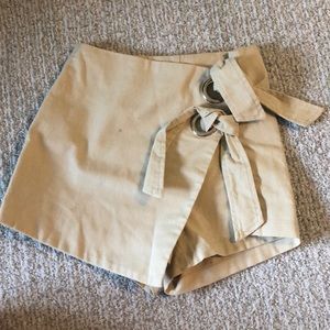 beige skort